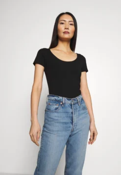 Anna Field 3 Pack - T-Shirt Basic - Black 8 Anna Field 3 Pack - T-Shirt Basic - Black -Anna Field 14bd33a5eb8d4bc68240bce7c44df719 scaled