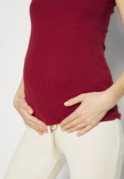 T-Shirt Basic - Dark Red -Anna Field 18cce2f6233a42c6bffc54756d404995 scaled