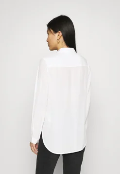 Anna Field Basic Blouse With Front Pockets - Overhemdblouse - Offwhite -Anna Field 25b2dcdd81114e48bf79bfc23d5bd020 scaled