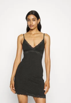 Anna Field 2 Pack - Nachtjapon - Black/Grey -Anna Field 8442858fdc724c2aab0b7e433da644aa scaled