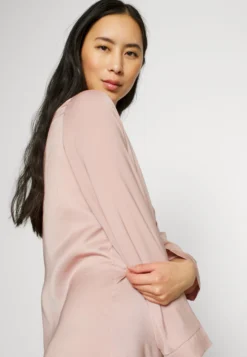 Anna Field Nachtjapon - Pink 9 Anna Field Nachtjapon - Pink -Anna Field 91e3619cea8e4fcb9ba590fdf88a99e8 scaled