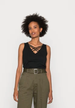 Anna Field Top - Black