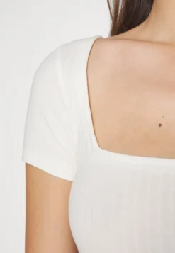 Anna Field 2 Pack - T-Shirt Basic - Red/White -Anna Field a8e2c74224624f39a5857b70e379692c scaled