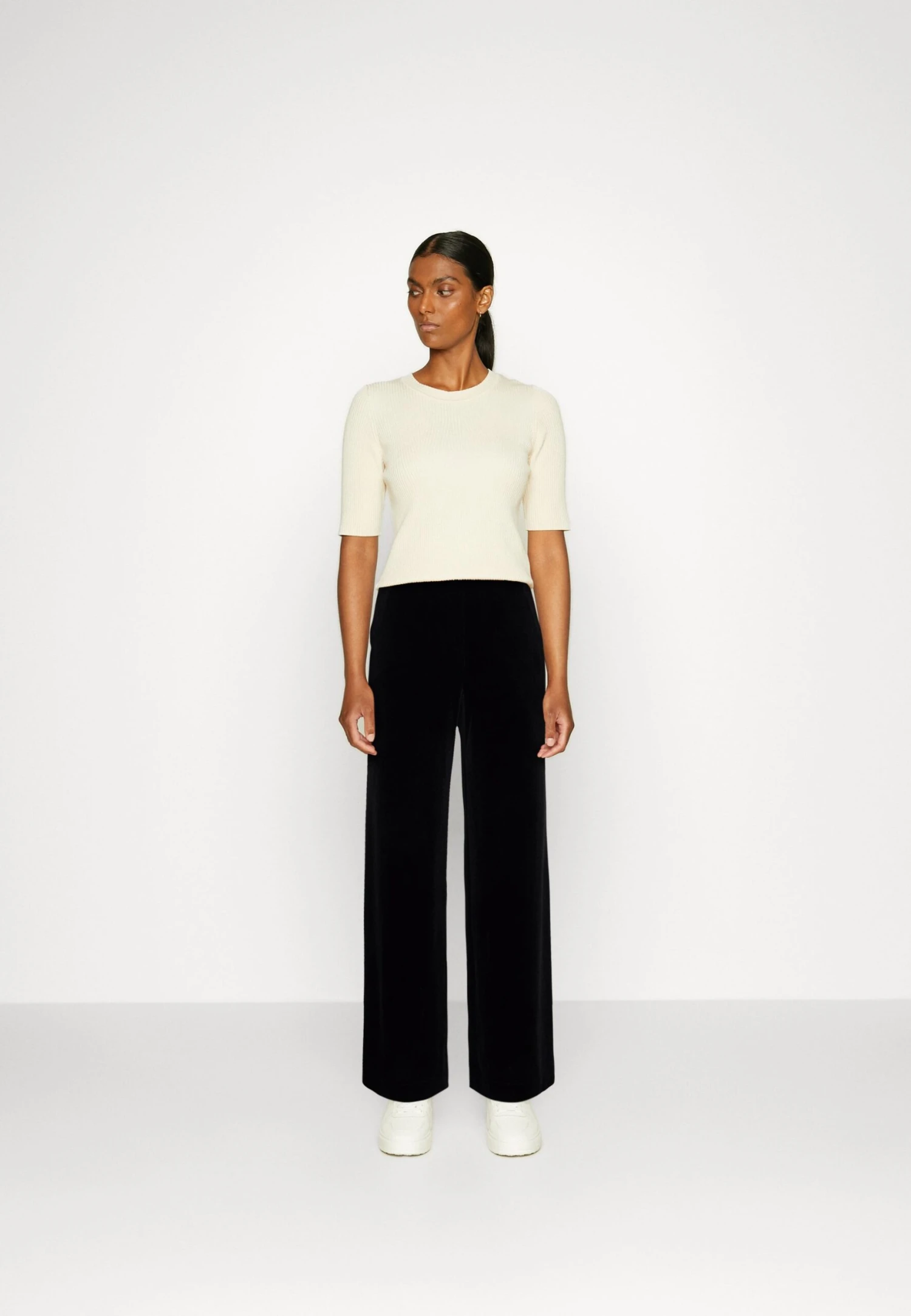 Anna Field VelvetWide Leg Trousers - Broek - Black 2 Anna Field VelvetWide Leg Trousers - Broek - Black - Afbeelding 2