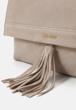 Anna Field Leather - Clutch - Taupe 9 Anna Field Leather - Clutch - Taupe -Anna Field c2607fbbf6c9443a9103e55684189539 scaled