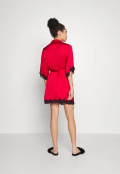 Anna Field 4 Piece Gift Set - Pyjama - Black/Red -Anna Field e0ccded8c7104ccc8e6b6713104fa024 scaled