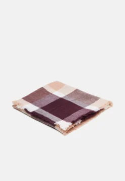 Anna Field Sjaal - Bordeaux -Anna Field e6a0a661de72497795d972ea3a4d3d80 scaled